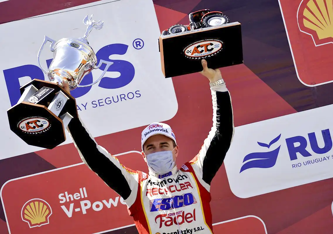 Werner festeja en el podio de San Luis.