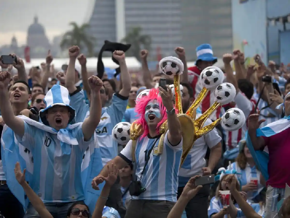 Alertan sobre el “banderazo” en Plaza Roja