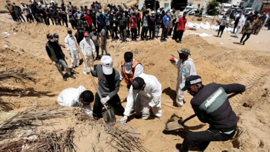 Desde la ONU se declaran "horrorizados" por los informes sobre fosas comunes en hospitales de Gaza