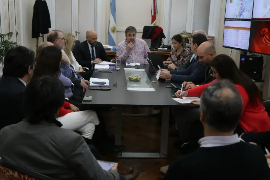 Participantes de la reunión encabezada por los ministros Puccini y Cococcioni