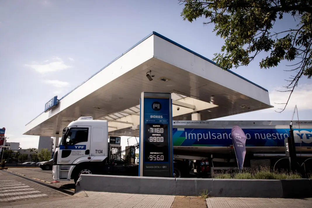 Bajan los combustibles