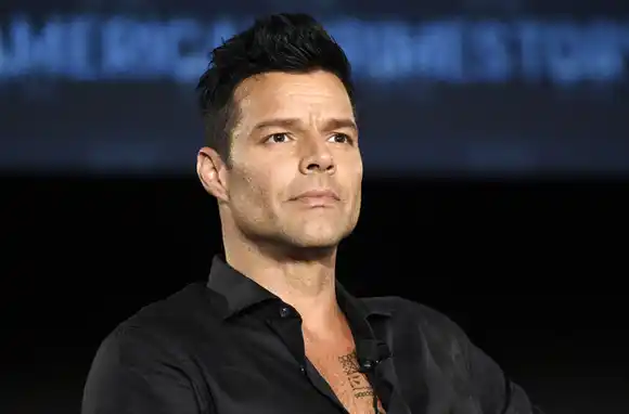 ¿Qué se hizo? Ricky Martin apareció con otra cara y se volvió viral
