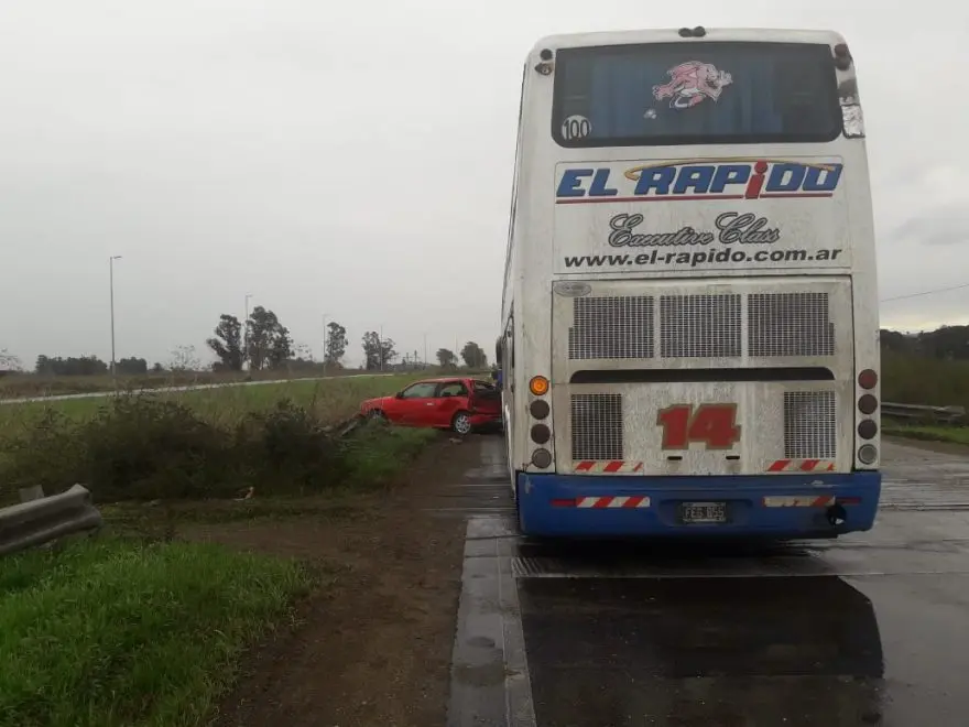 Sin heridos en un choque entre un micro y un auto