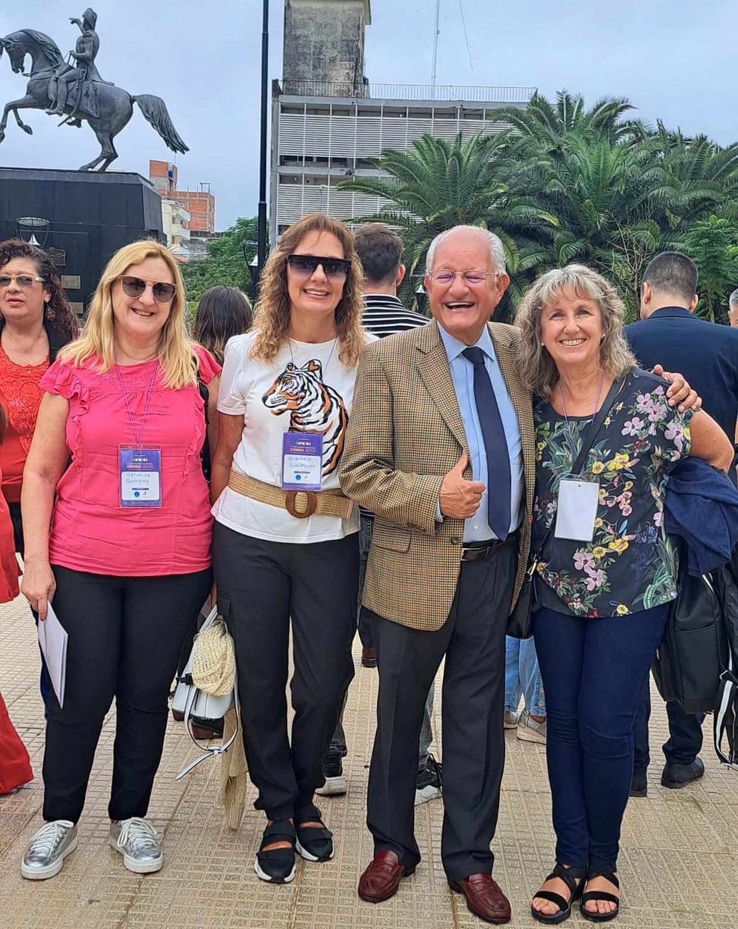 La delegación de Gualeguay junto al Dr. A. Albino