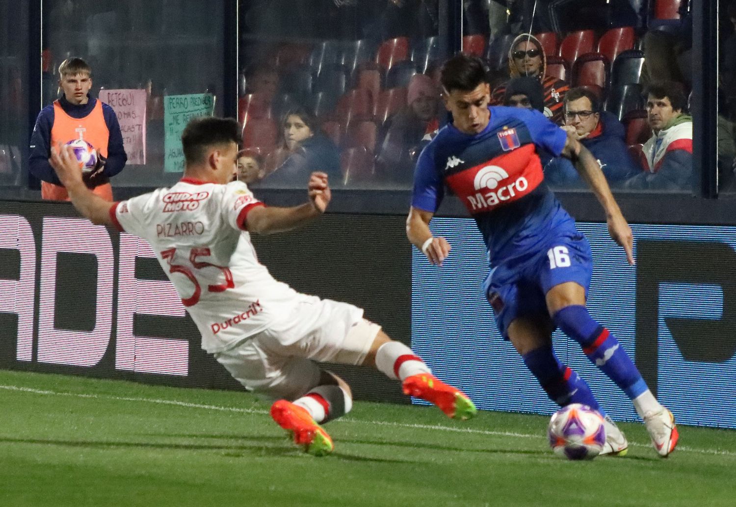 Huracán dilapidó una ventaja que lo hacía líder