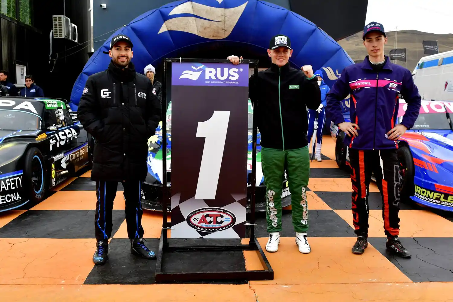 Fritzler, entre Santero y Quijada. (Foto de la web de ACTC).