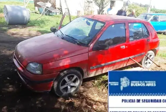 Le robaron el automóvil que estacionó frente a su vivienda