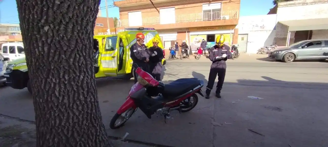 Bomberos trabajaron en el lugar atendiendo a las víctimas y relevando datos.