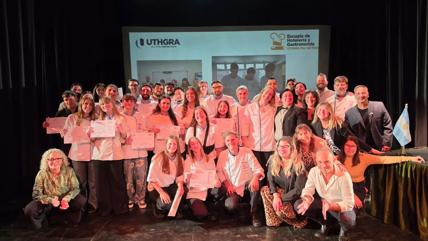 El acto destacó el esfuerzo de jóvenes y adultos que finalizaron durante el ciclo 2025 distintas instancias de formación profesional.