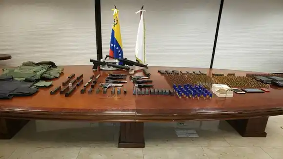 ¿OTRA OPERACIÓN GEDEÓN? Incautan en Vargas lote de armas y municiones