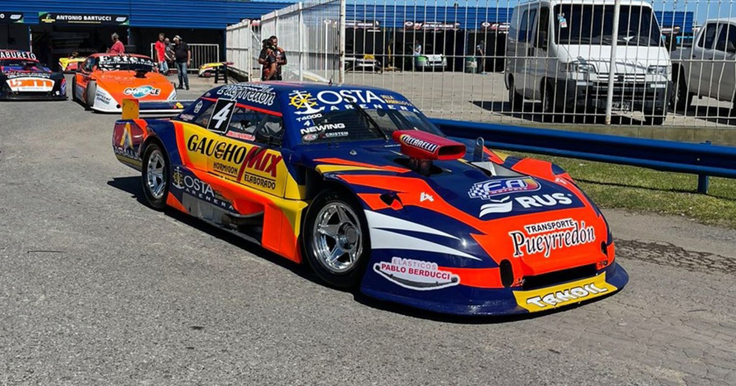 Impecable. La cupé Dodge del tandilense José Newing, en su salida a pista