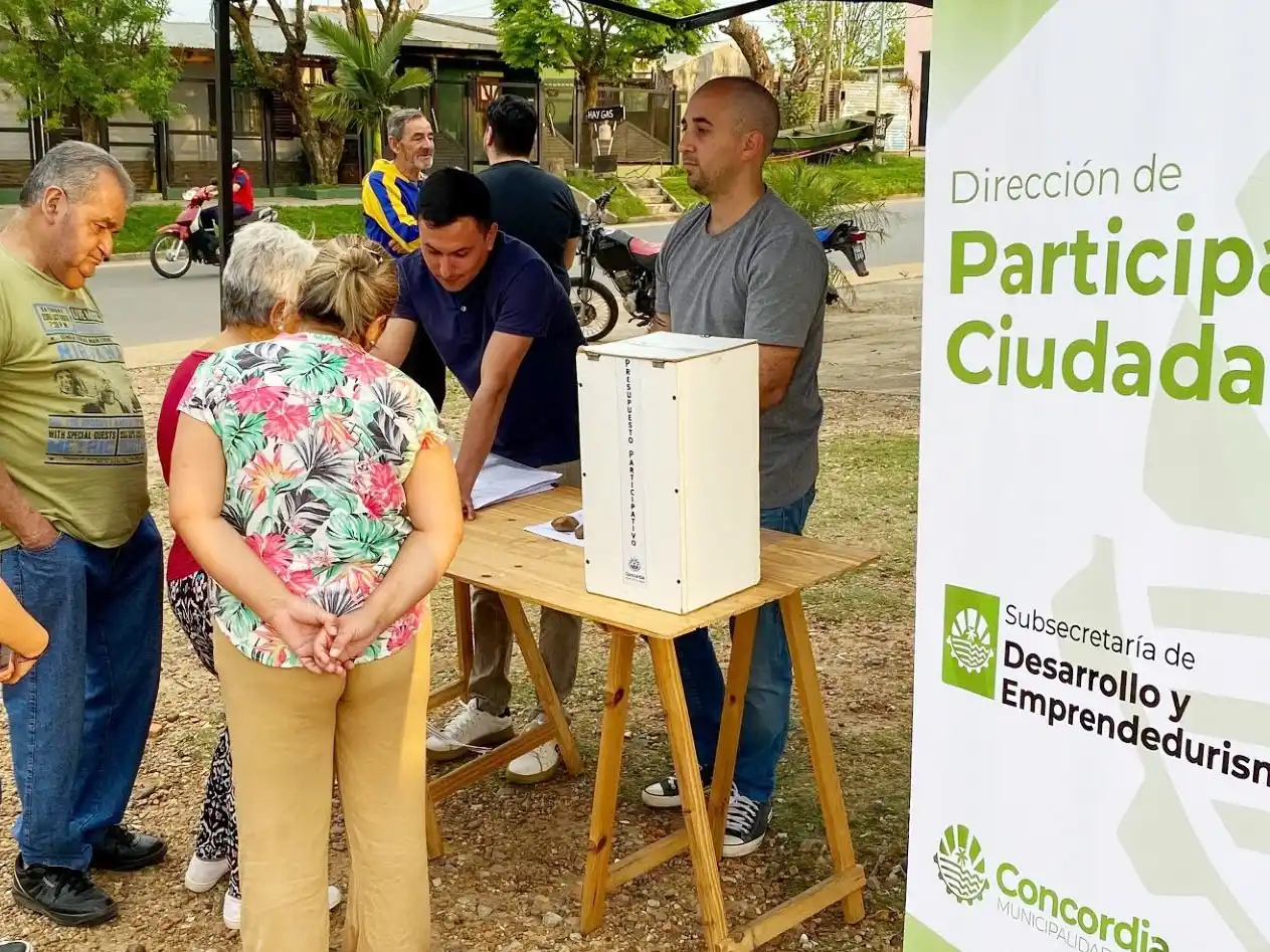 Reunión con vecinos del barrio 21 de Septiembre