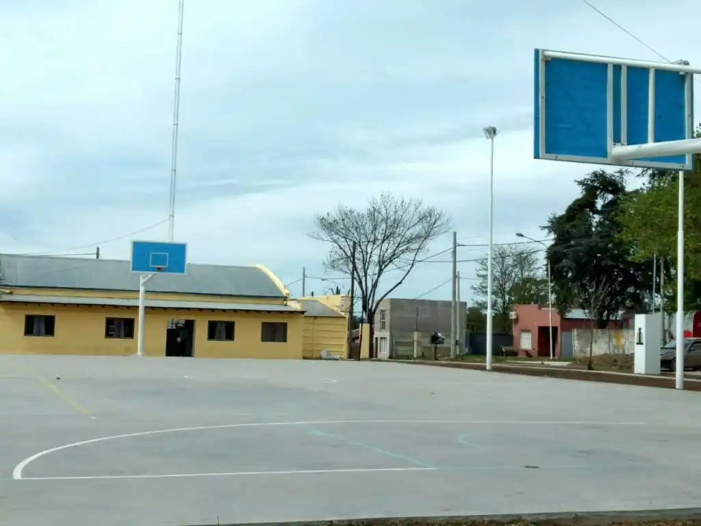 Se inaugura el playón deportivo de barrio Parque La Movediza