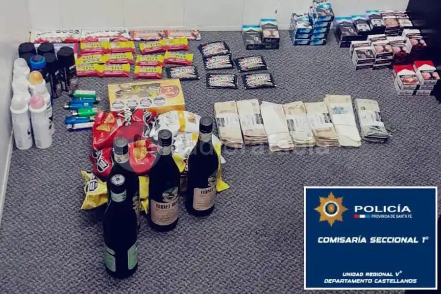 Se estaba preparando para el finde…: lo agarraron con fernet, golosinas, cigarrillos y dinero en plena madrugada