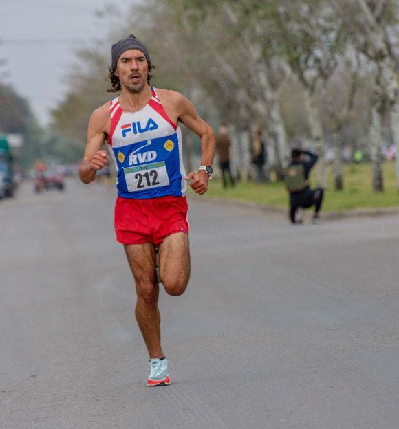 Ulises Sanguinetti arrasó en los 8k