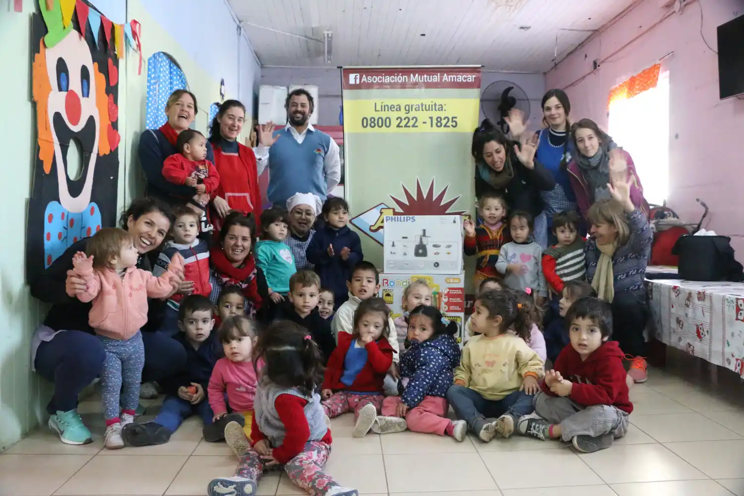Las Madres Cuidadoras recibieron la donación de una multiprocesadora y una mesa de trabajo