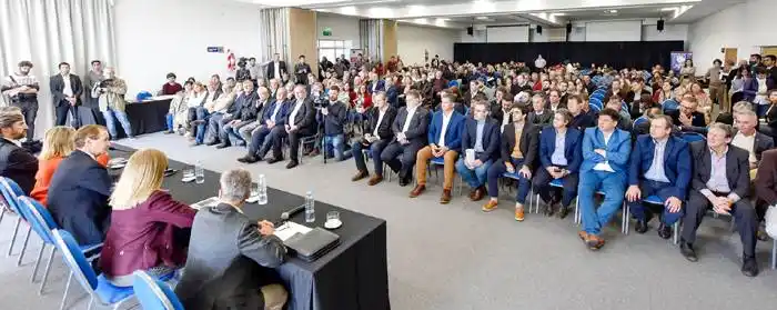 Bordet dispuso un nuevo plan de obras viales, educativas  y de saneamiento por  3000 millones de pesos