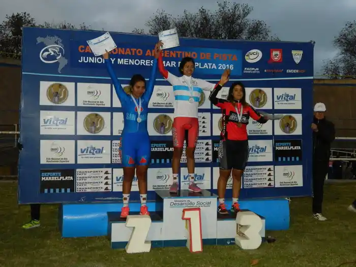La marplatense Carolina Turienzo en el podio. 