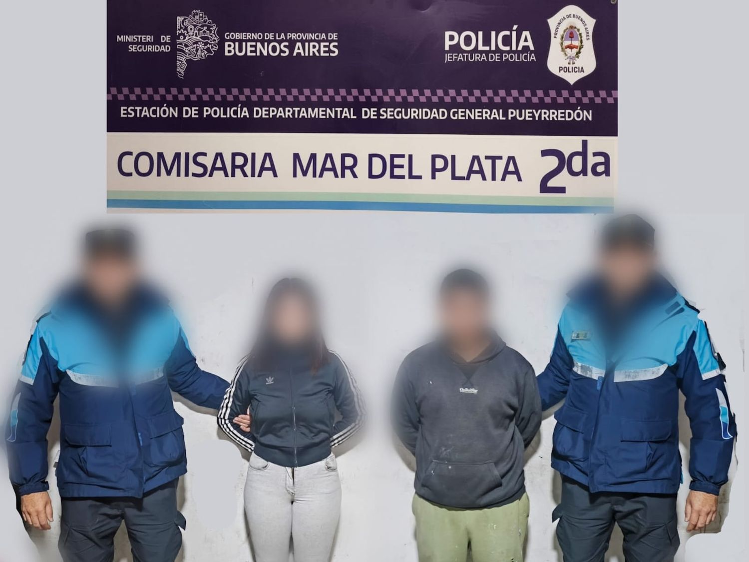 Una mujer intentó colocarse las prótesis en otra clínica y así fue como detectaron a los culpables del hecho.