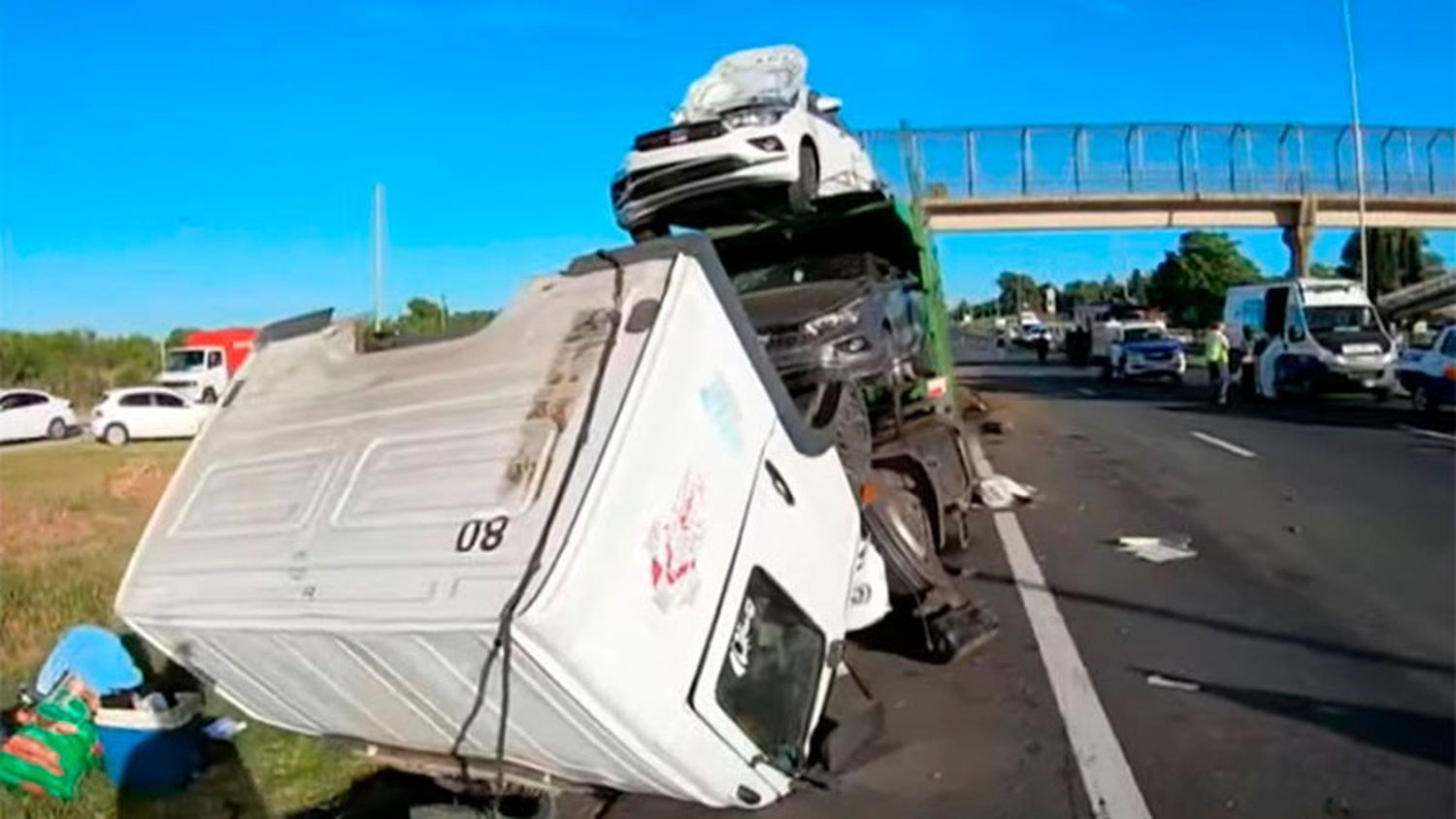 Trágico e impactante accidente en Campana: choque, derrumbe y al menos dos muertos