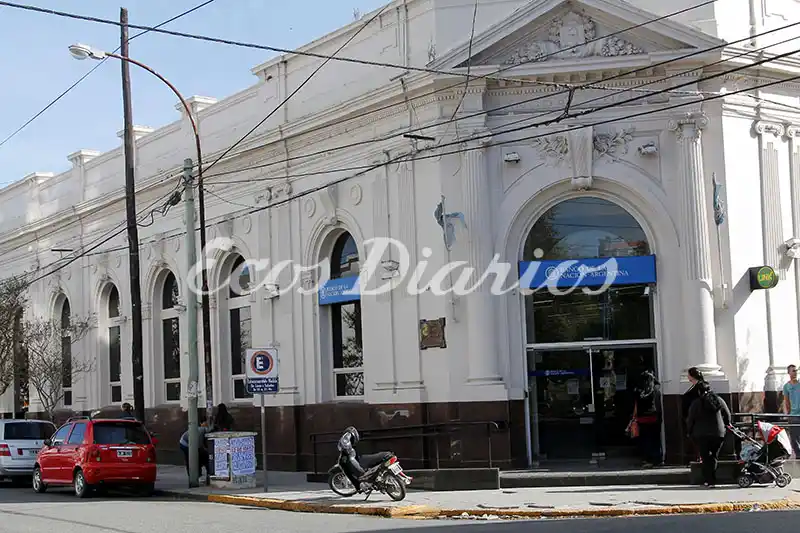 Bancos otra vez con atención reducida
