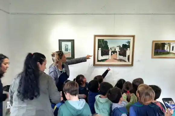 El área de turismo municipal ofrece charlas y visitas guiadas gratuitas a establecimientos educativos