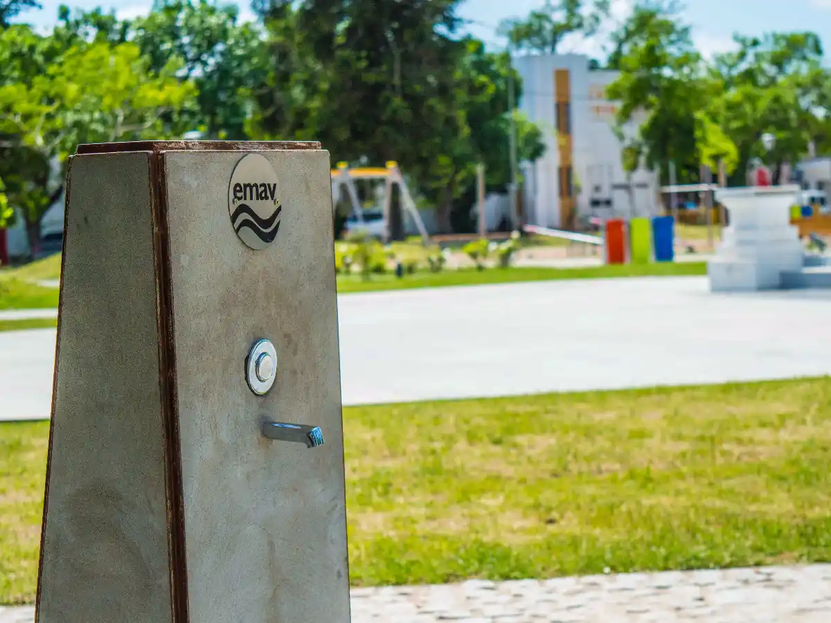 En Las Varillas colocan bebederos en los espacios públicos 