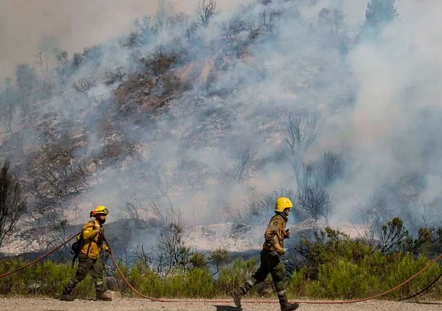 Las columnas de fuego que estremecieron una comunidad turística