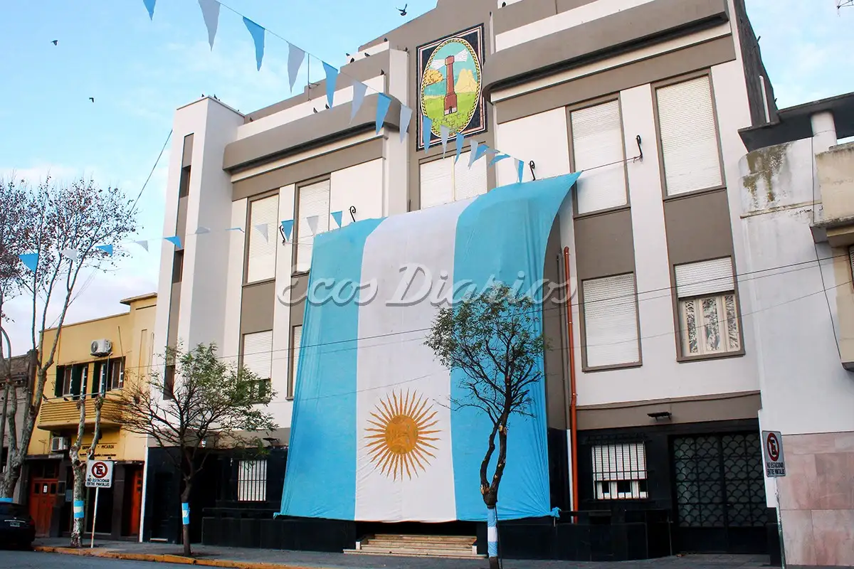 Frente al municipio. Se realizará el acto oficial