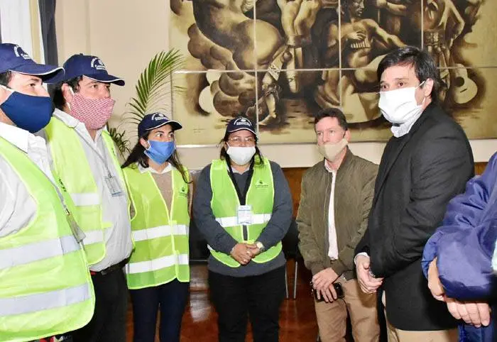 Entrega de indumentaria  identificatoria al personal  de Inspección General