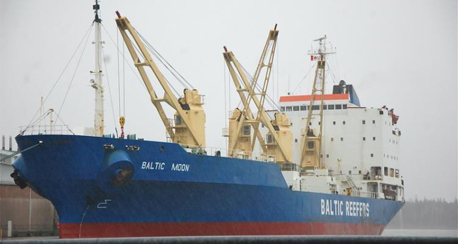 San Pedro pierde otro barco mientras esperan la draga