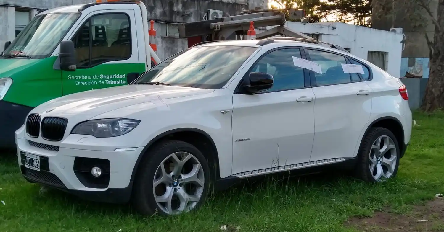 El vistoso vehículo todavía está a la intemperie en el predio del Polo de Seguridad.