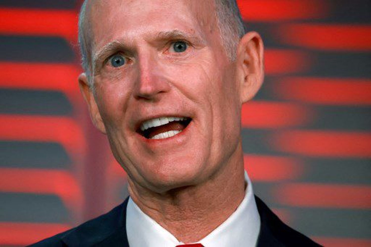 Scott exige a Biden REVERTIR sanciones a Venezuela tras órdenes de captura contra opositores
