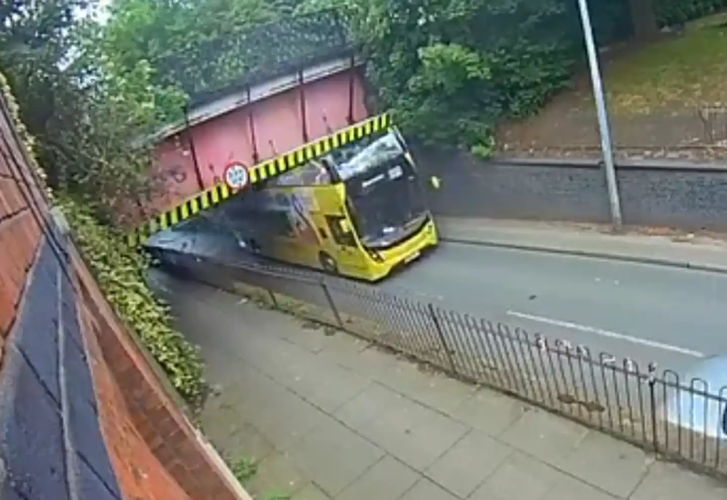 El conductor del ómnibus fue detenido por "conducción descuidada"