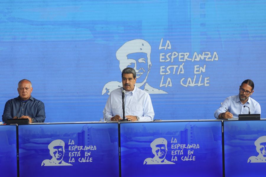 Maduro reunido con la plana mayor del PSUV: admite que el pueblo está MEJOR ORGANIZADO QUE EL GOBIERNO (+Videos)