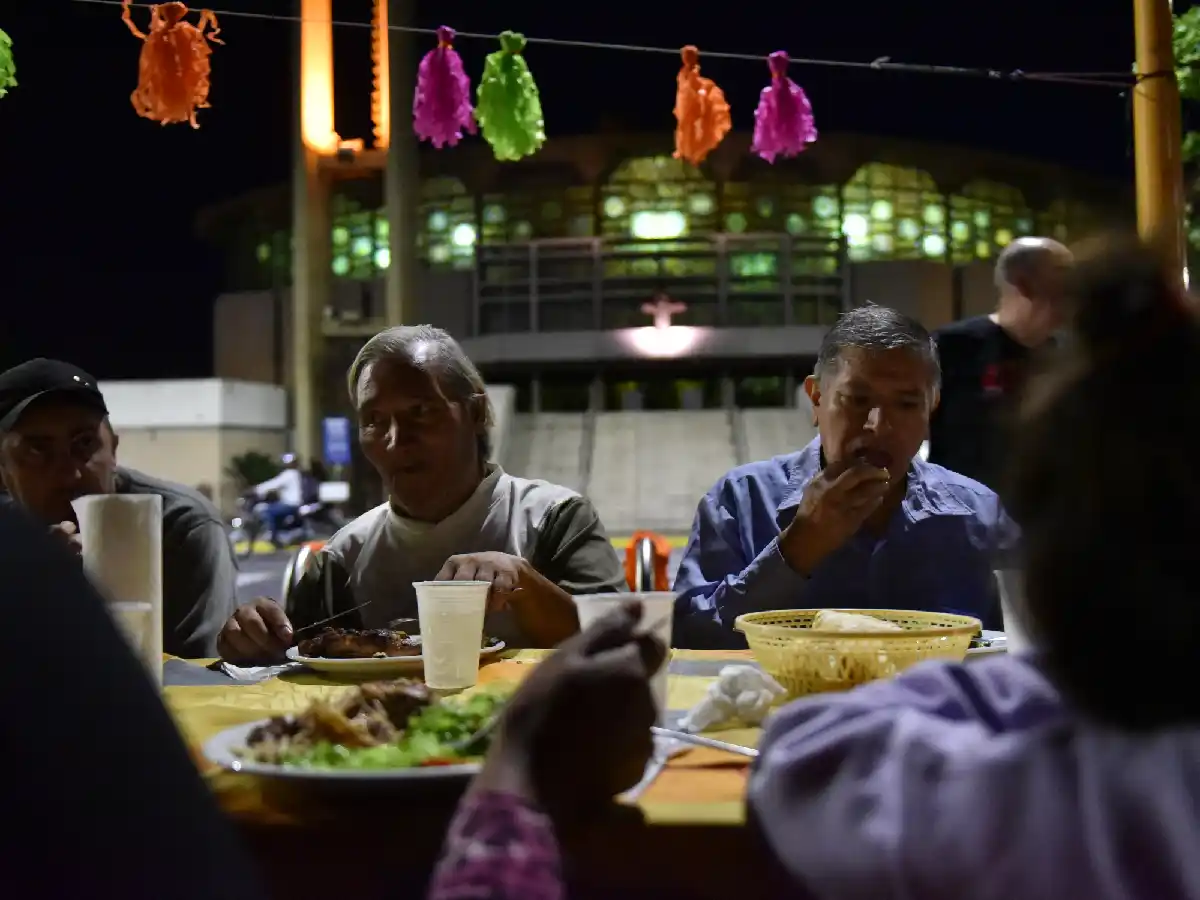  Mesa digna: de la plaza  al delivery solidario  