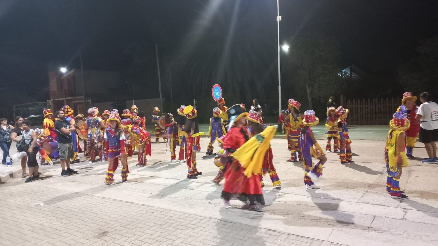 Murgas y batucadas le pusieron ritmo a la noche cálida de Rufino.