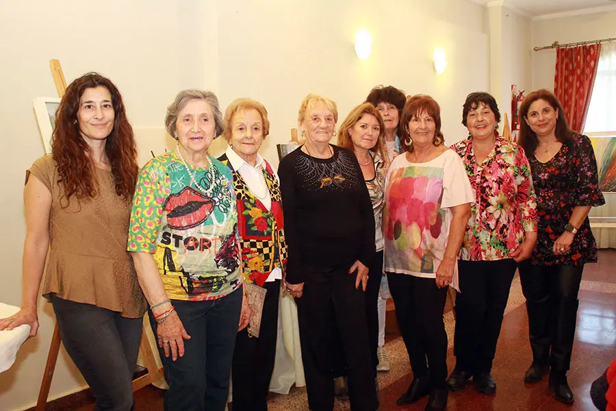 Exitosa muestra solidaria de diseño y arreglos florales 