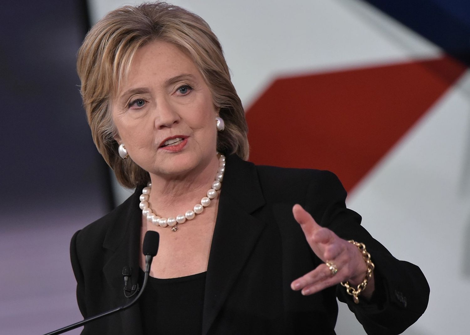 Hillary Clinton prometió reformas y denunció el “racismo sistémico”