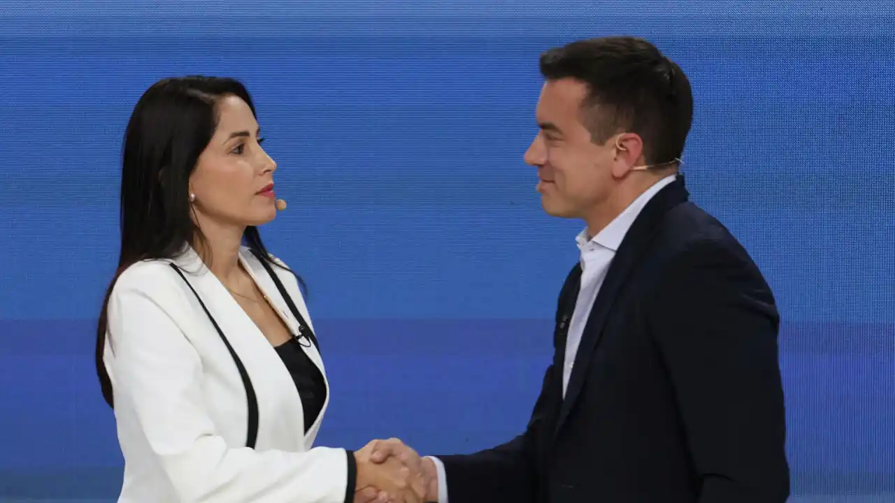 Segunda vuelta: ecuatorianos se definen entre la izquierda y la permanencia de Noboa