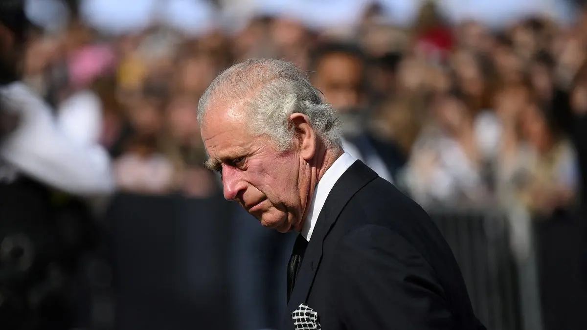 ¡EL REY HA LLEGADO A PALACIO! Carlos III arriba a Buckingham acompañado de la reina consorte (+AGENDA)