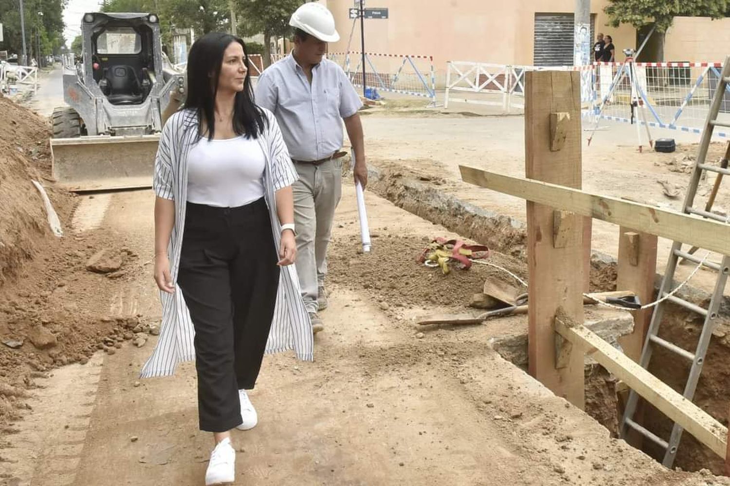 En Grand Bourg, Noelia Correa supervisó el avance de obra de la Red Primaria de Agua