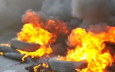 Buscan prohibir la quema de neumáticos en protestas sociales