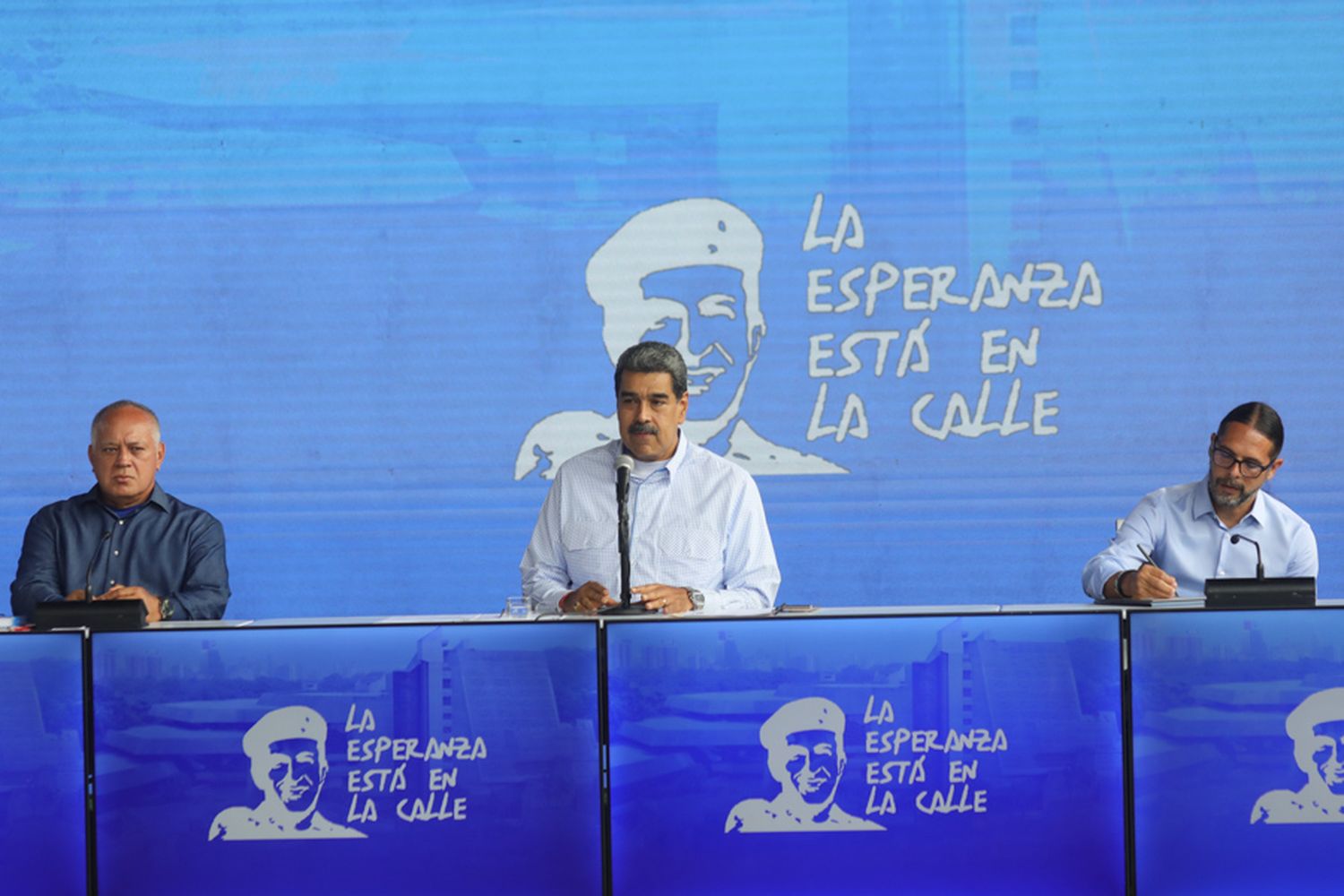 Maduro reunido con la plana mayor del PSUV: admite que el pueblo está MEJOR ORGANIZADO QUE EL GOBIERNO (+Videos)