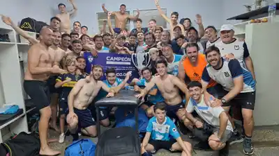 El festejo tandilense en vestuarios de Douglas Haig | FOTO LIGA TANDILENSE DE FÚTBOL