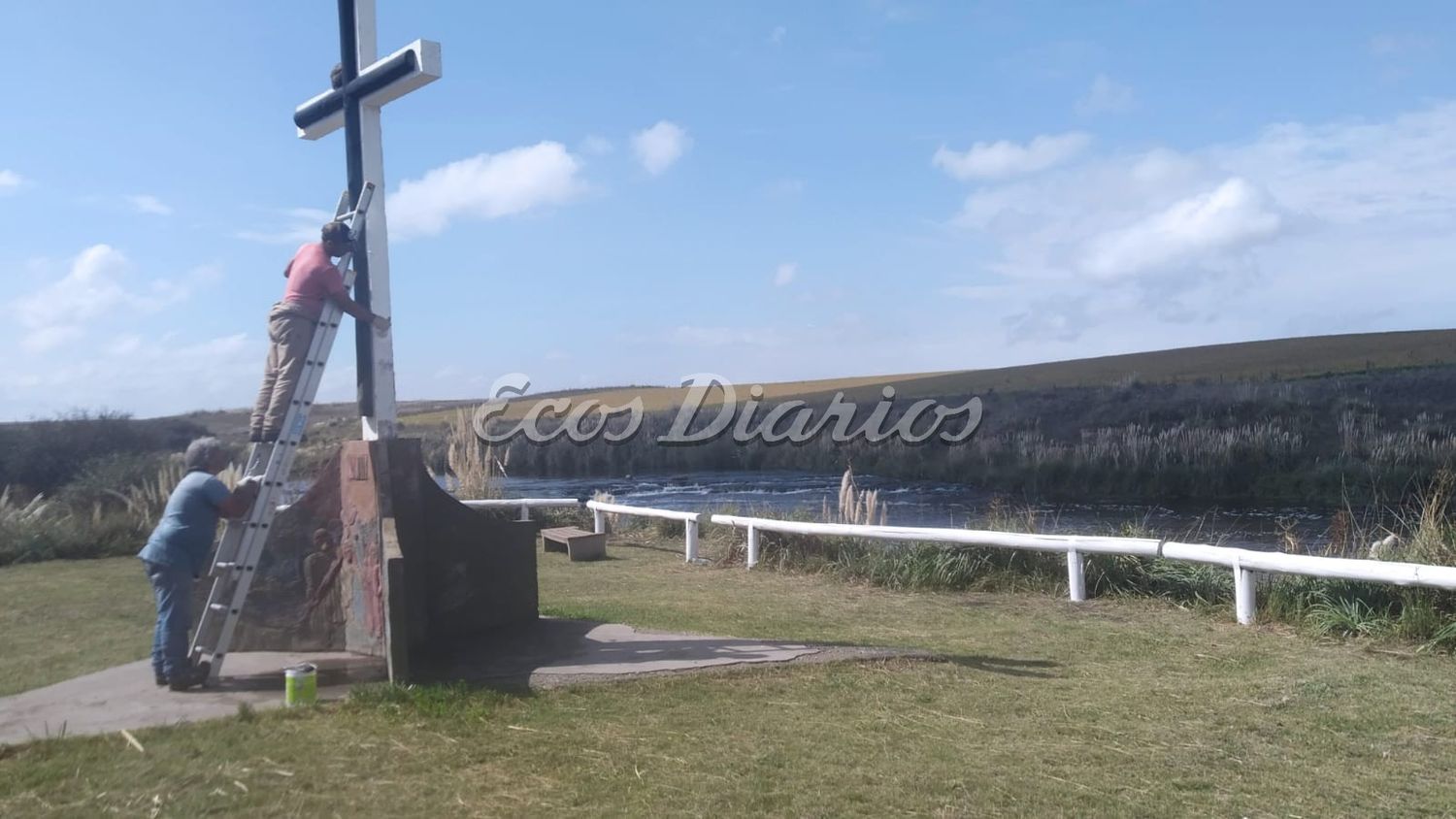 Preparativos. Vecinos trabajan en el armado de las estaciones