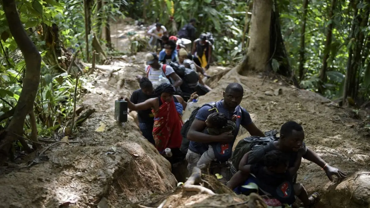 ANGUSTIADOS Y DESESPERADOS están familiares de 76 venezolanos, entre ellos 7 niños desaparecidos en la selva del Darién