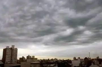 Lunes con descenso de la temperatura, cielo cubierto y probabilidad de lluvias aisladas en Rosario