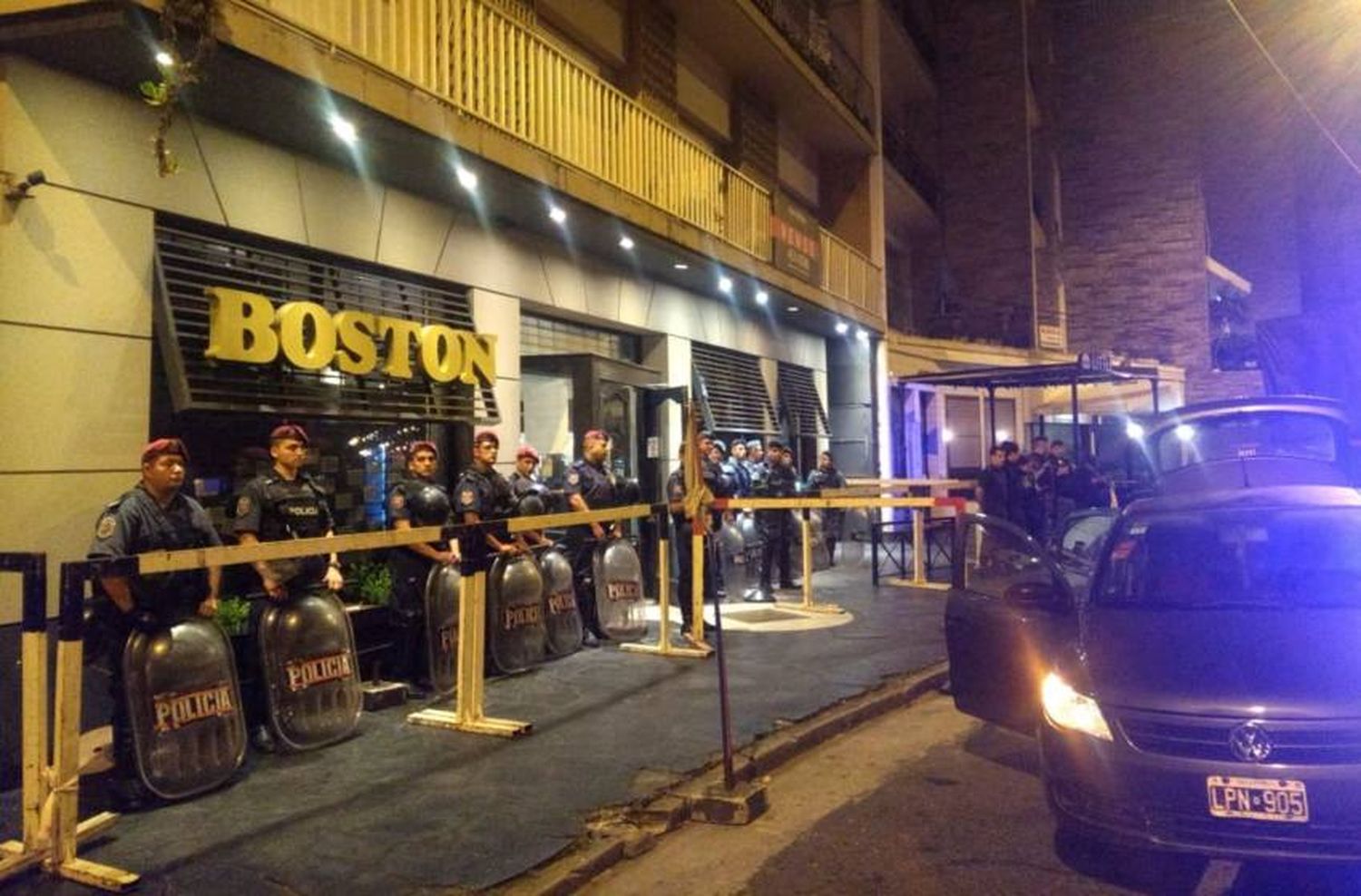 Desalojo de la Boston: "Es algo ilegal, molesta e indigna esta forma"