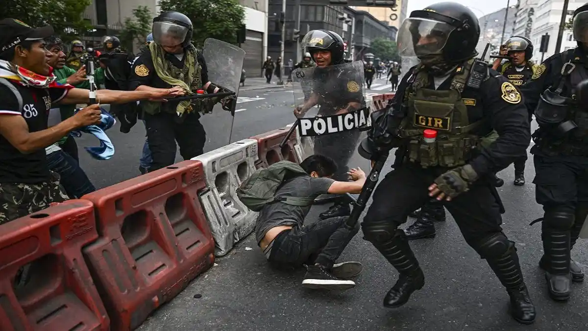 Crece el descontento en Perú mientras sucesora de Castillo negocia nuevo gobierno (+FOTOS)